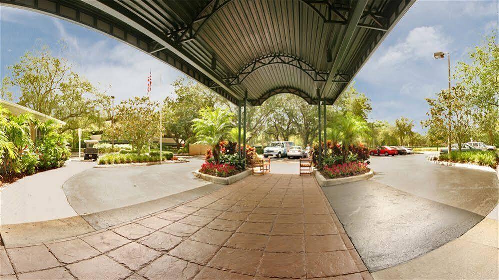 Mainsail Tampa Extended Stay Eksteriør billede
